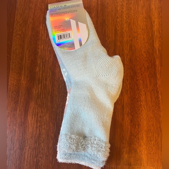 NWT Bright Star women’s fuzzy socks - Picture 3 of 3